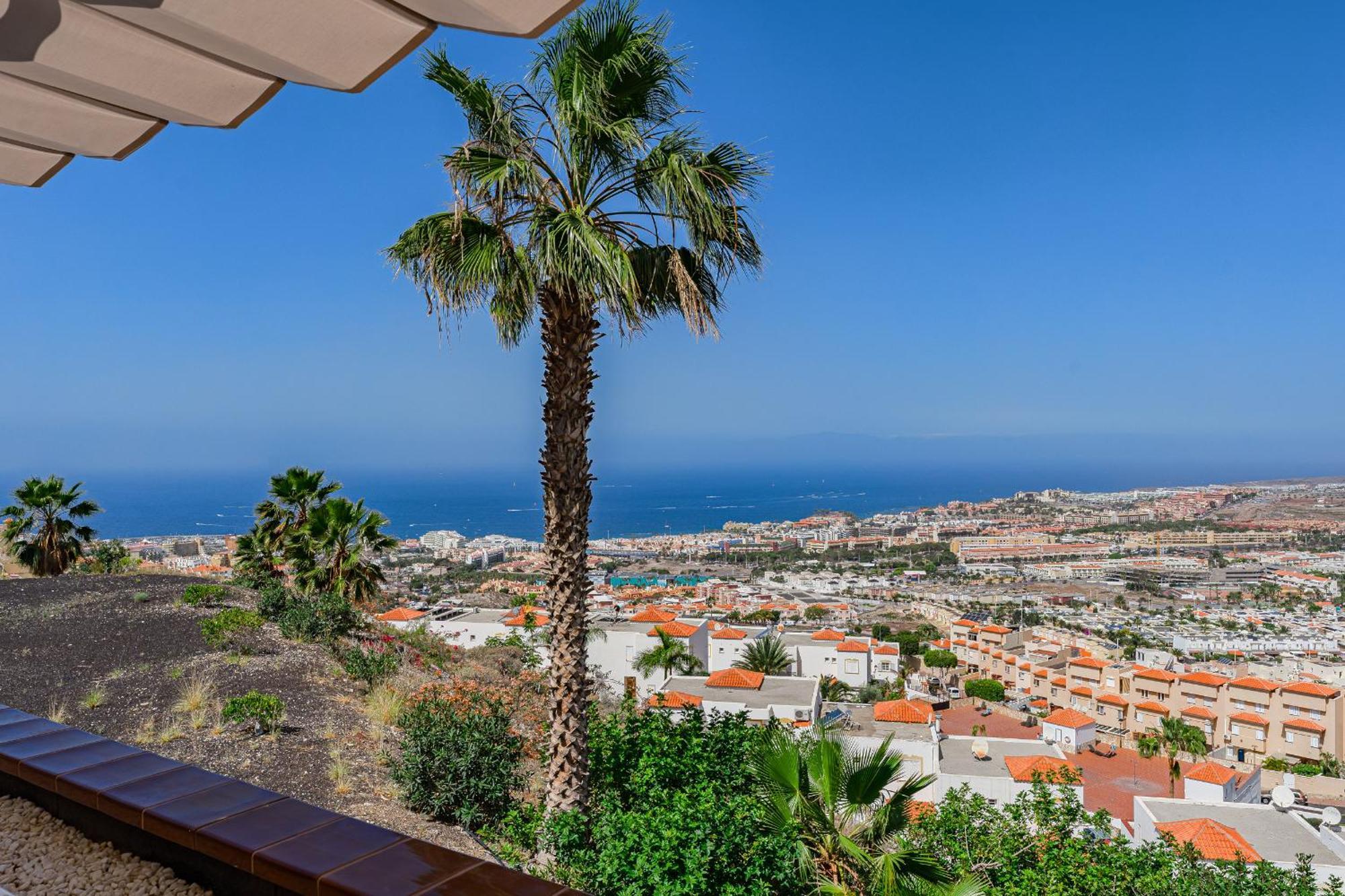 Apartment Ocean View, Two Bedroom With Heated Pool In Sunset Complex *